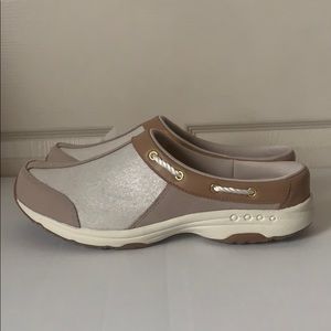 Easy Spirit Travelport Slip-On’s